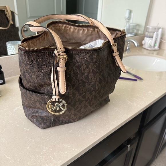 Micheal Kors. - Picture 1 of 1